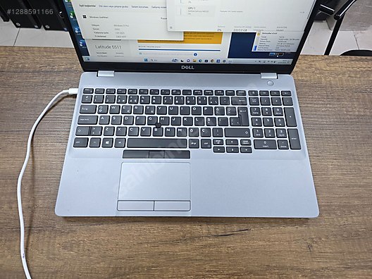 Dell / Dell Latitude 5511 İ7 10850H 16/512 MX250 2G PİL %55