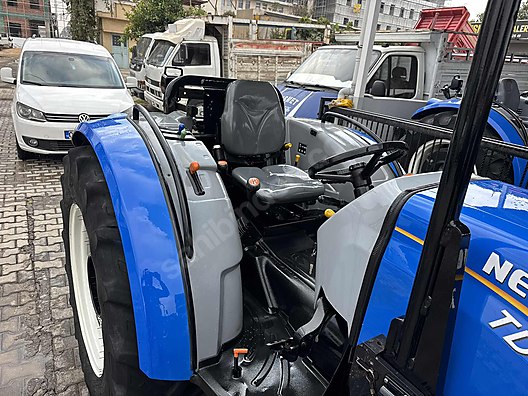 Machinery / Agricultural Machines / Tractors / New Holland / TD4.65B