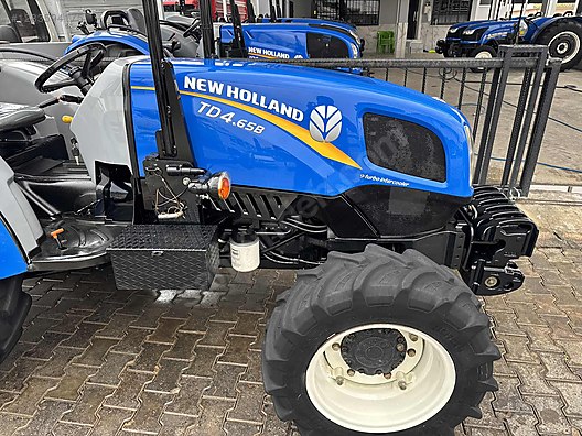 Machinery / Agricultural Machines / Tractors / New Holland / TD4.65B