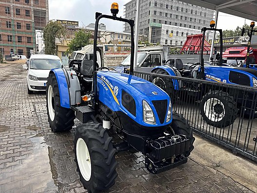 Machinery / Agricultural Machines / Tractors / New Holland / TD4.65B
