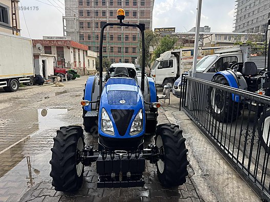 Machinery / Agricultural Machines / Tractors / New Holland / TD4.65B