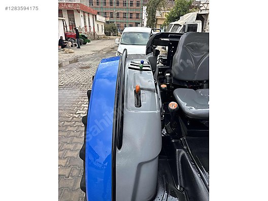 Machinery / Agricultural Machines / Tractors / New Holland / TD4.65B