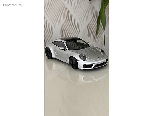 Minichamps Diecast Model 1:18 Porsche Araba - 1324594960