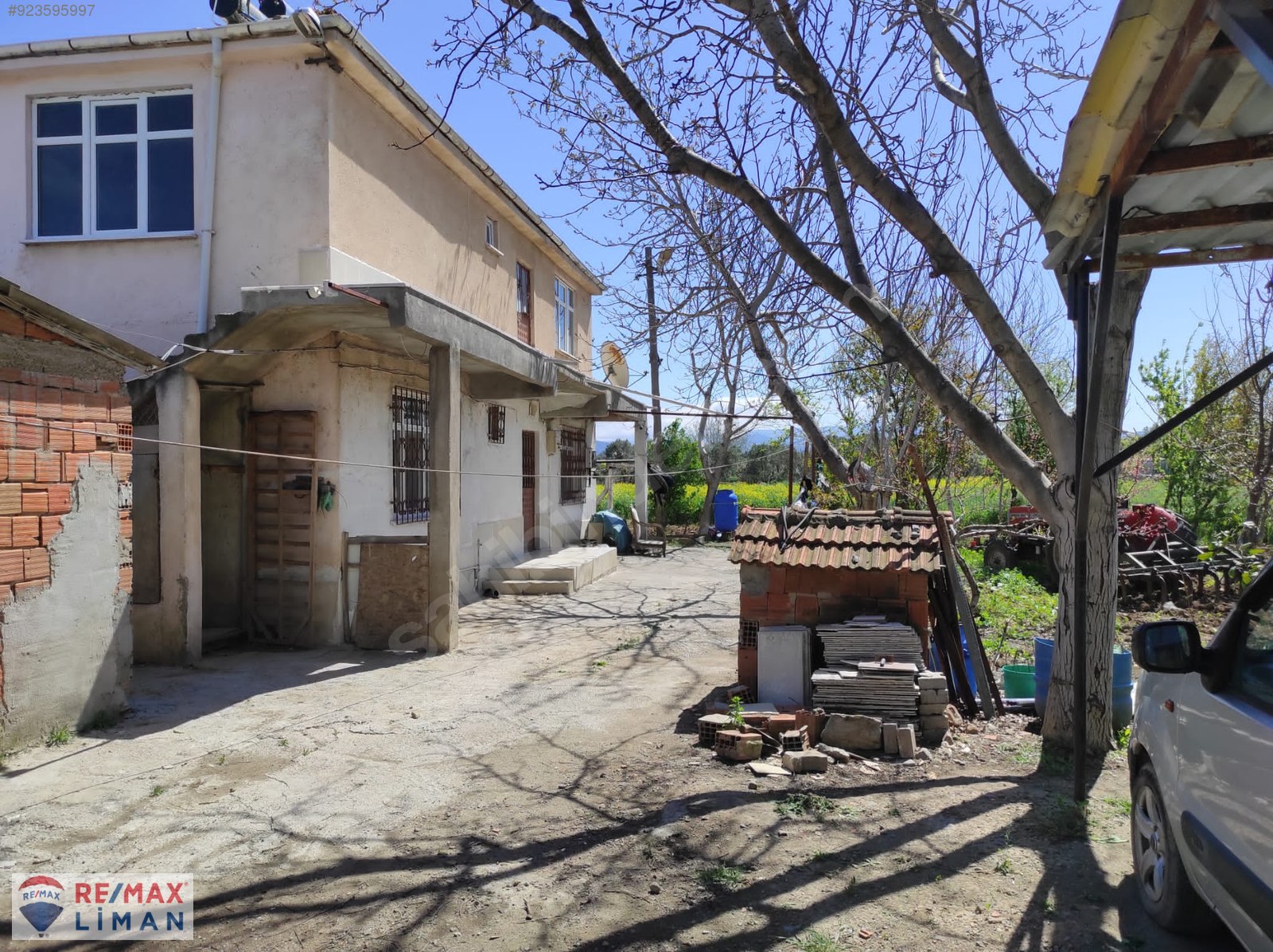 GÖMEÇ YAYAMAHALLESİ�NDE İÇİNDE EV OLAN SATILIK BAKIMLI ZEYTİNLİK