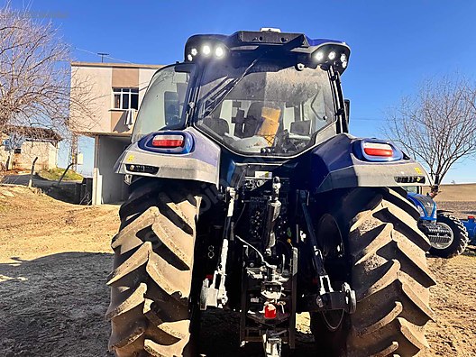 Machinery / Agricultural Machines / Tractors / New Holland / T7.270