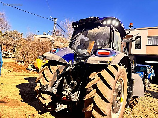 Machinery / Agricultural Machines / Tractors / New Holland / T7.270