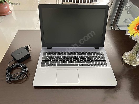 Asus / ASUS X542U İNTEL İ5 8250U NVIDIA GEFORCE 930MX 240GB SSD