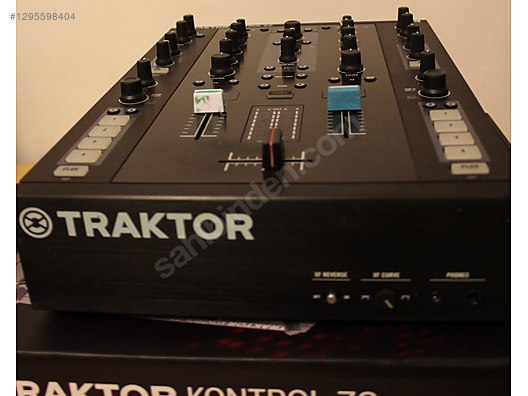 Native Instruments Traktor Z2 DJ Mixer + 2 Adet Timecode Vinyl ...