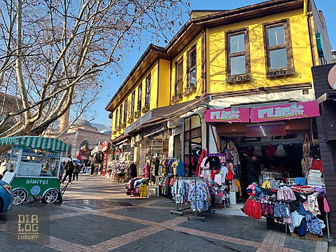 DİALOG LUXURY'DEN ULU CAMİ TUZ PAZARI MEYDANINDA SATILIK DÜKKAN