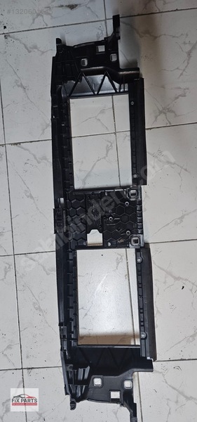 Mercedes C Radyatör Braketi