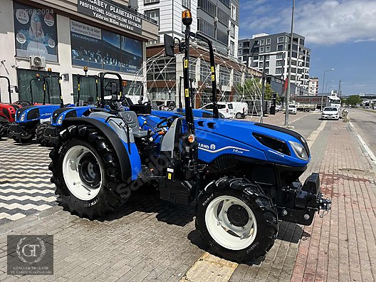 Machinery / Agricultural Machines / Tractors / New Holland / T4.110B