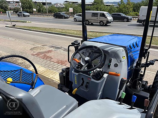 Machinery / Agricultural Machines / Tractors / New Holland / T4.110B