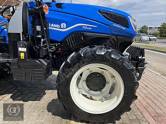 Machinery / Agricultural Machines / Tractors / New Holland / T4.110B