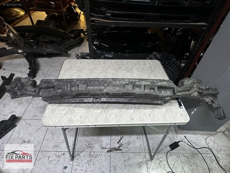 Mercedes E Tampon Braketi (Ön)