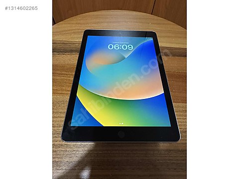 Apple iPad 5 32 GB Tablet - 1314602265