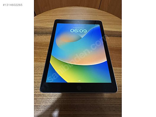 Apple iPad 5 32 GB Tablet - 1314602265