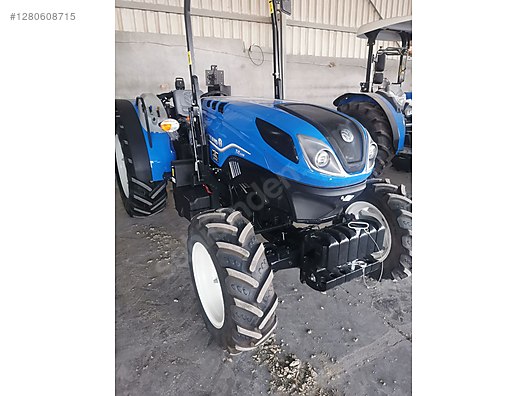 Machinery / Agricultural Machines / Tractors / New Holland / T4.110B