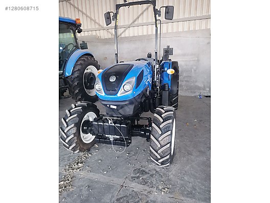 Machinery / Agricultural Machines / Tractors / New Holland / T4.110B
