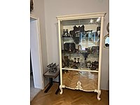 Tamamen el yapımı ahşap vitrin