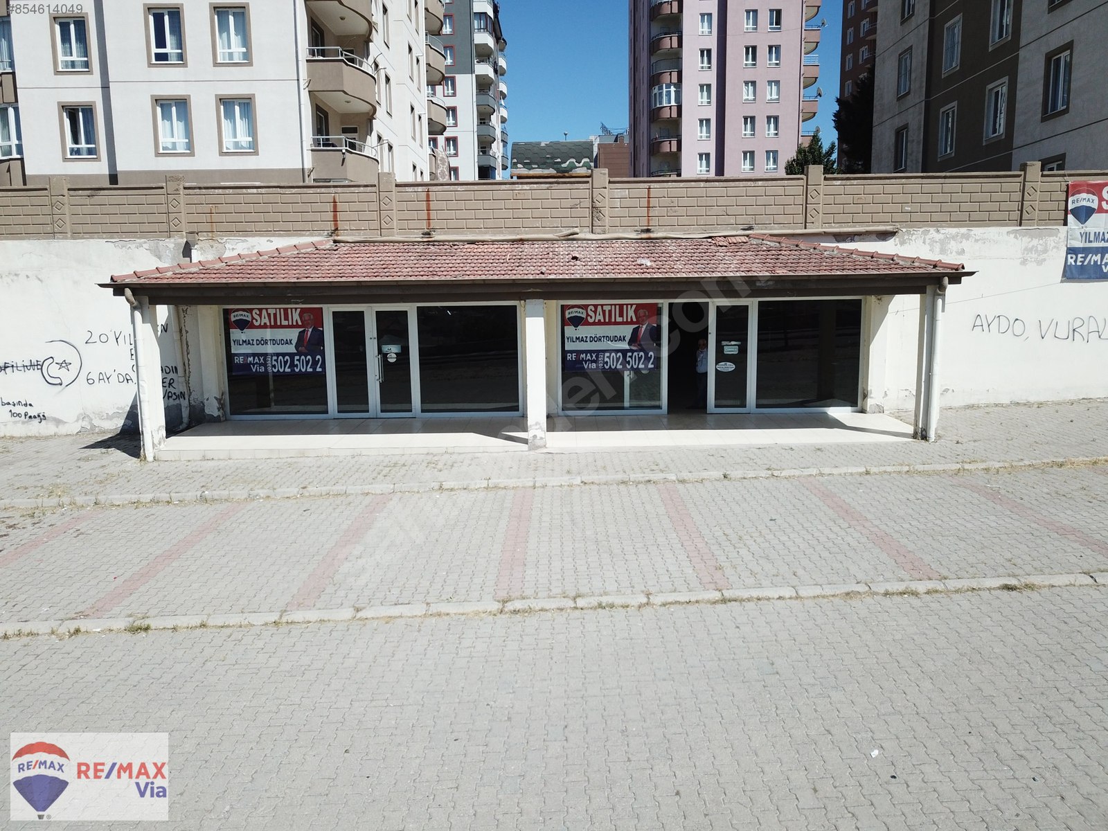 REMAX Via GÜVENCESİLE ESENYURTBATTALGAZİDE 1500 M2 İŞ YERİ