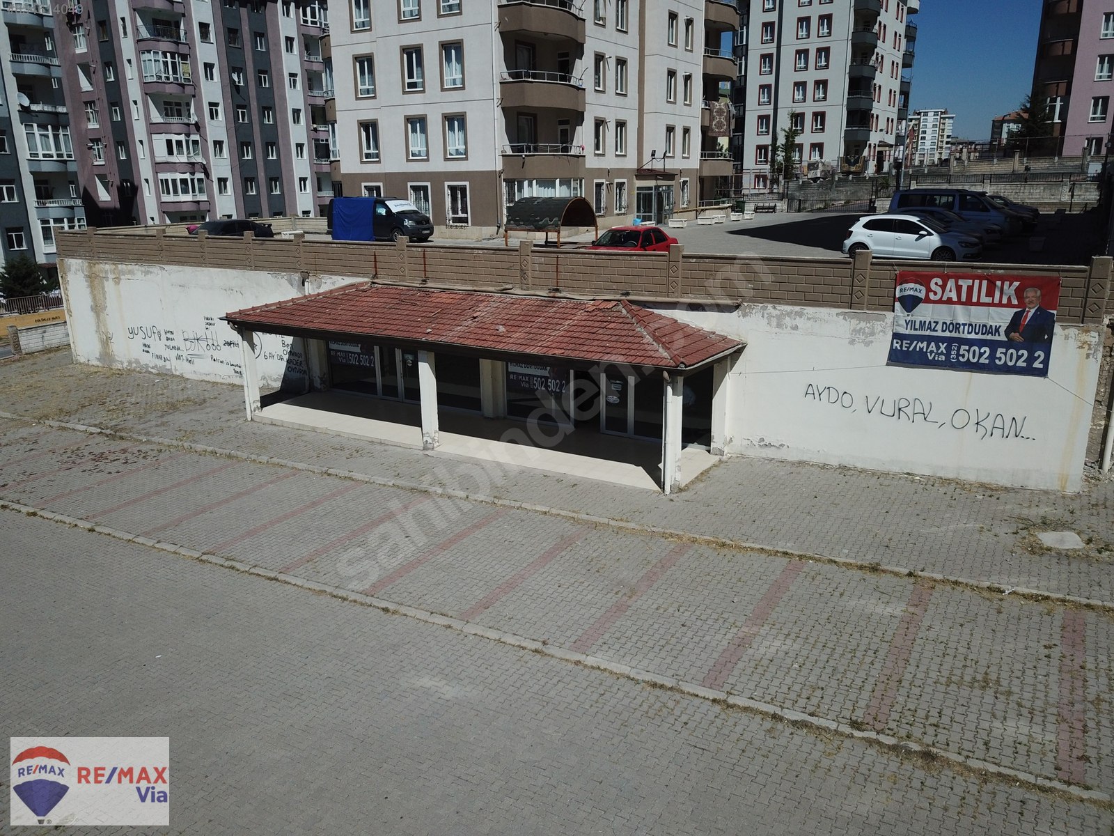 REMAX Via GÜVENCESİLE ESENYURTBATTALGAZİDE 1500 M2 İŞ YERİ