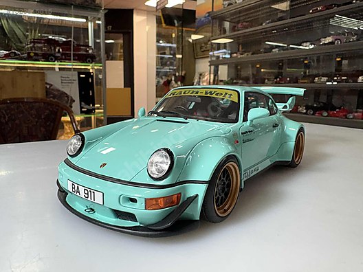 Mini GT Diecast Model 1:18 Porsche Araba - 1323615015