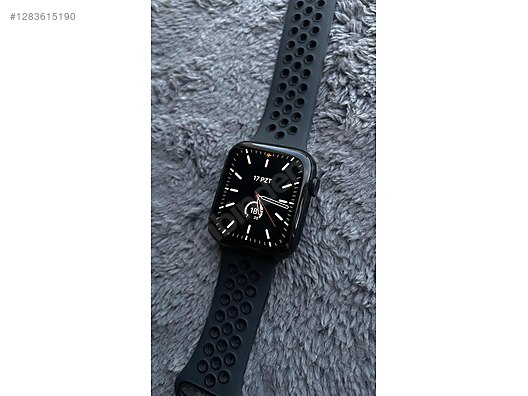 Apple Watch SE (2. Nesil) - Alüminyum Simsiyah Kasa 44 mm Siyah