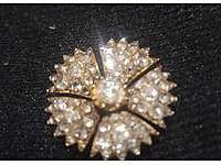 120 yıllık tarihi olan antika elmas broş