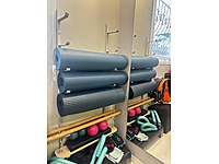 Pilates matı rafı + pilates topu rafı