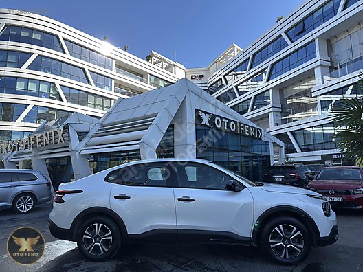 OTOFENİX 2023 C4 X 1.2 PURETECH FEEL BOLD EAT8 63.000 KM