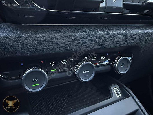 OTOFENİX 2023 C4 X 1.2 PURETECH FEEL BOLD EAT8 63.000 KM