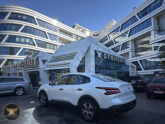 OTOFENİX 2023 C4 X 1.2 PURETECH FEEL BOLD EAT8 63.000 KM