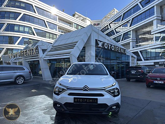 OTOFENİX 2023 C4 X 1.2 PURETECH FEEL BOLD EAT8 63.000 KM