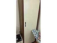 İki adet dolap
