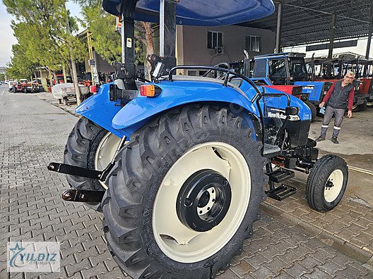 Machinery / Agricultural Machines / Tractors / New Holland / TD65D