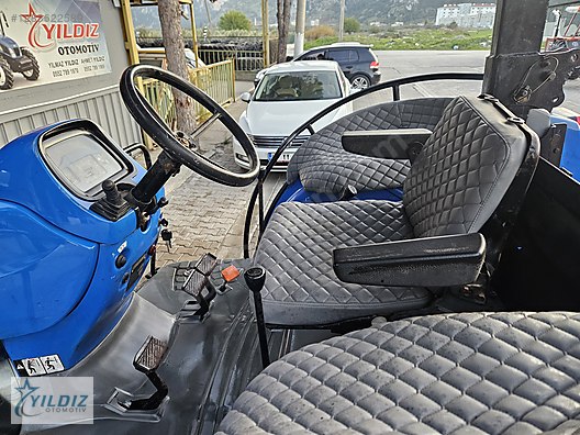 Machinery / Agricultural Machines / Tractors / New Holland / TD65D