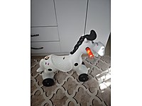 sevimli at tekerlekli