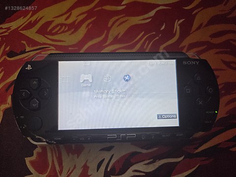 PSP 1000 CFW'li 32 GB + Şarj kablosu +Logitech Koruma Kabı on
