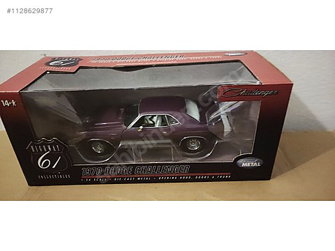 Highway 61 1970 Dodge Challenger 1/24 Diecast Model Car at