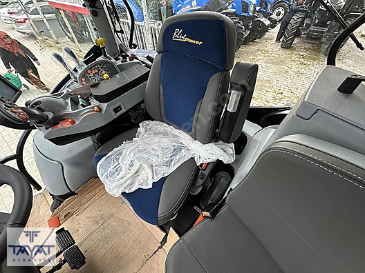 Machinery / Agricultural Machines / Tractors / New Holland / T5.140