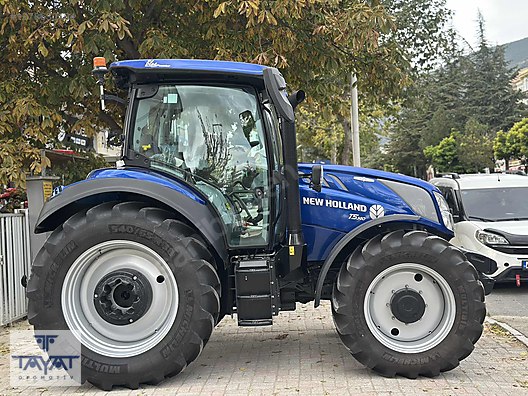 Machinery / Agricultural Machines / Tractors / New Holland / T5.140