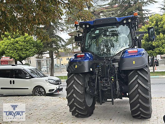 Machinery / Agricultural Machines / Tractors / New Holland / T5.140