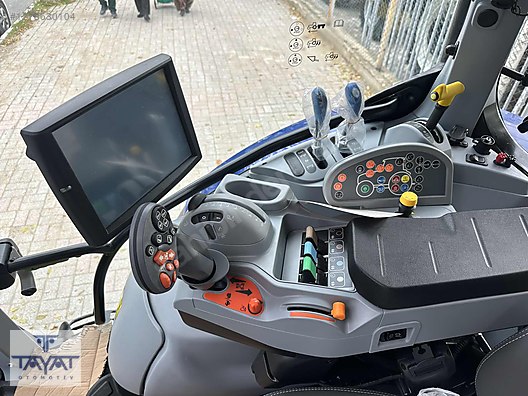 Machinery / Agricultural Machines / Tractors / New Holland / T5.140