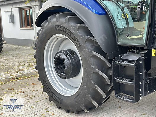 Machinery / Agricultural Machines / Tractors / New Holland / T5.140