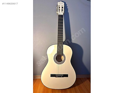 Martinez store classical guitar