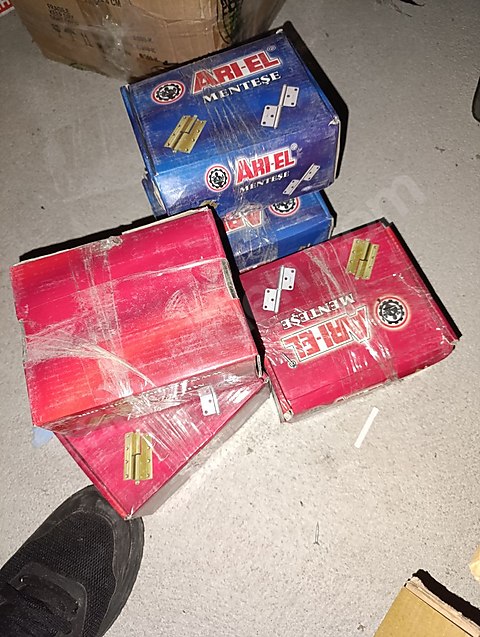 hic açılmamış kutusunda menteşe