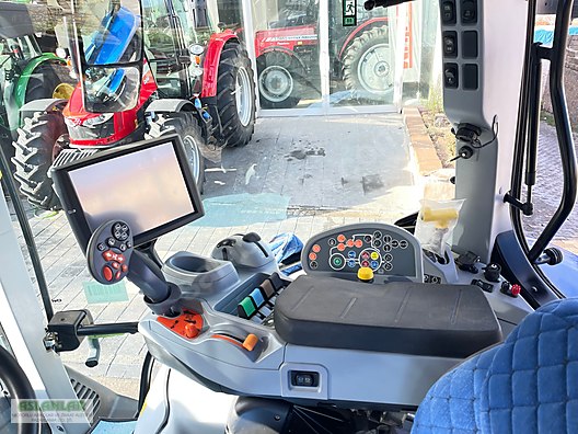 Machinery / Agricultural Machines / Tractors / New Holland / T6.175