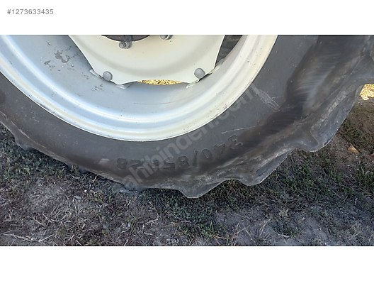 Machinery / Agricultural Machines / Tractors / New Holland / T5.120