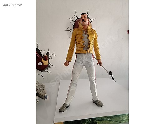 neca freddie mercury