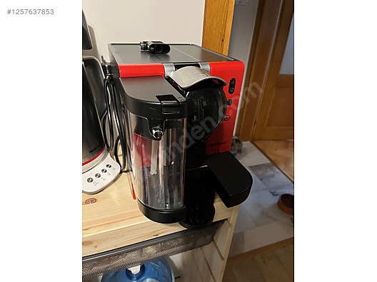 Nespresso Coffee Machine Delonghi En660 PreOwned De Longhi